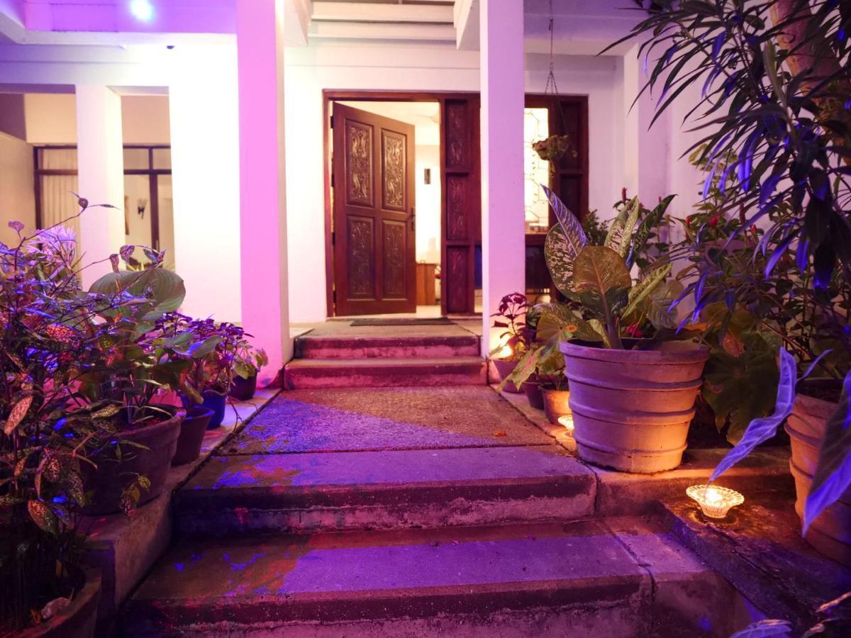 Elegance Oasis, Colombo 3 Hotel Exterior photo