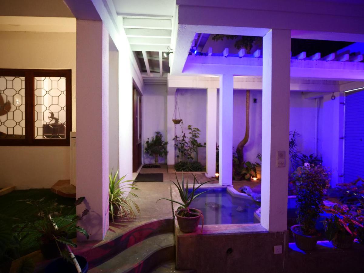 Elegance Oasis, Colombo 3 Hotel Exterior photo