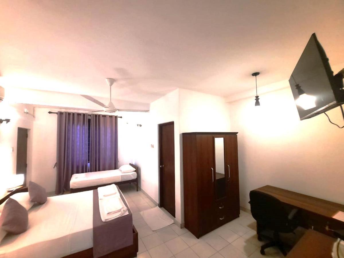 Elegance Oasis, Colombo 3 Hotel Exterior photo